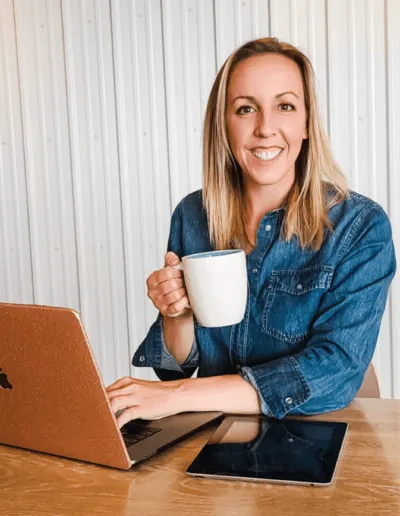 Tami Joy Schlichter on laptop 400x516 1